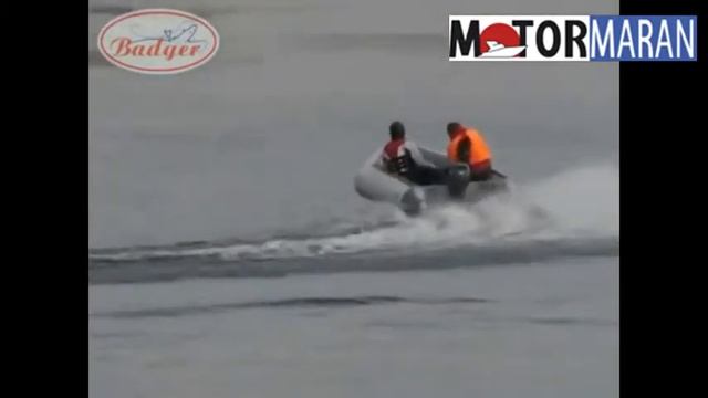 Надувная пвх лодка Badger Classic Line 370 на воде смотреть онлайн
