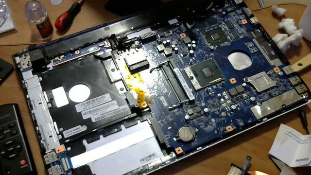 полная разборка (кроме монитора) SONY VAIO SVE1512K1RW смотреть онлайн