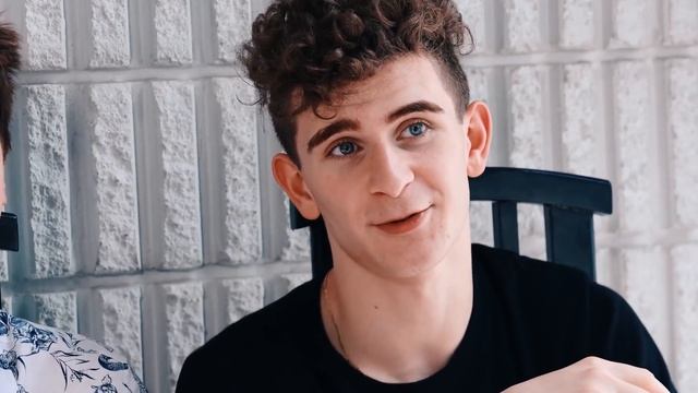 УГАДАЙ, ЧТО СПРЯТАНО НА ФОТО?! - ЧЕЛЛЕНДЖ // DREAM TEAM HOUSE ? смотреть онлайн