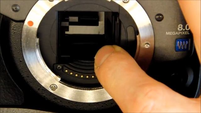 The unusual mirror box on the Olympus E-300 DSLR смотреть онлайн