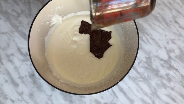 La fameuse glace aux 3 ingrédients?qui a atteint des MILLIONS de vue(SANS SORBETIÈRE). Deli Cuisine смотреть онлайн
