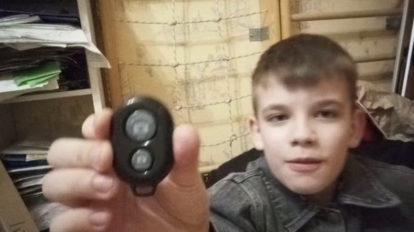 в этом видио блогер wikotek снял мини обзор штатива