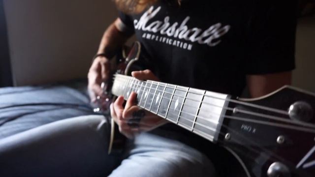 Ozzy Osbourne - Miracle Man (GUITAR SOLO COVER) смотреть онлайн