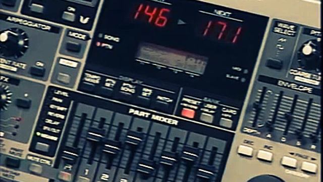 Roland JP-8080 + Ibanez ES2 + Yamaha PSS-680 + Roland MC-505 смотреть онлайн