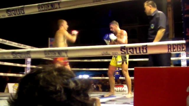 STEPHEN HODGERS Vs BRIAN ROBERTSON WPMF QUEENS BIRTHDAY FIGHT SANAM LUANG BANGKOK Rd3