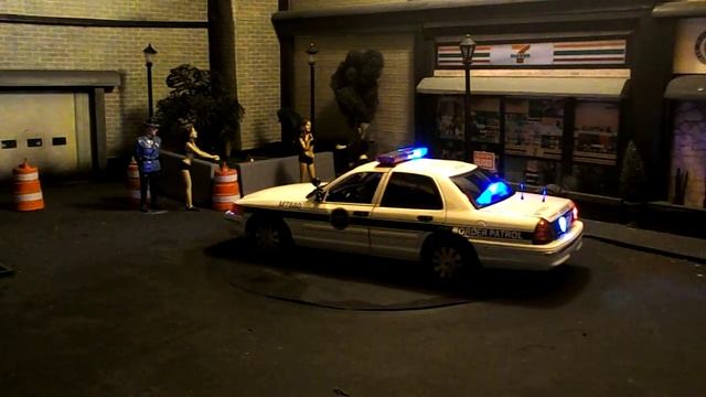 US Border Patrol 1/18 scale Ford Crown Victoria with lights. смотреть онлайн