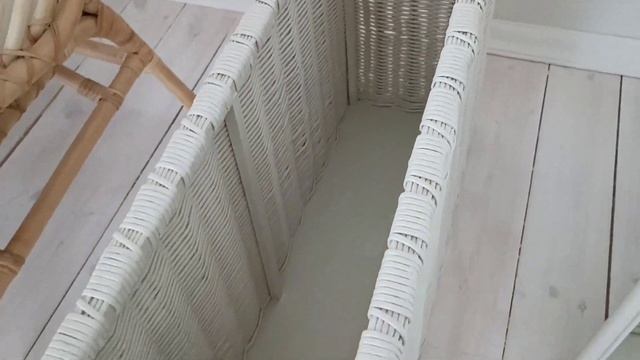 Длинный короб для белья. Плетеная корзина для журналов и текстиля смотреть онлайн
