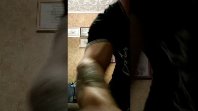 Добивка бицепса гантелями по 20 кг смотреть онлайн