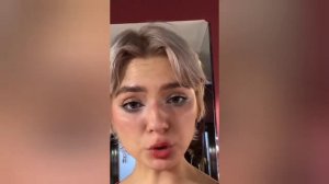 Она хочет сесть тебе на лицо