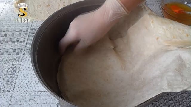 Plov.Şah Plovu. Hazir Yuxa Və Toyuq əti Ilə Hazirlanan Plov.Azərbaycan Mətbəxi.