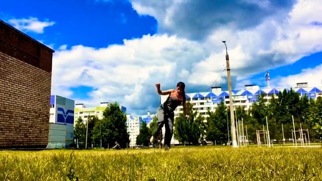 Нижнекамск.Тренировка на улице.Связка капоэйра 1. смотреть онлайн