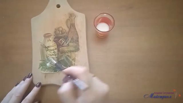 Оздоблення кухонної дощечки технікою декупаж
