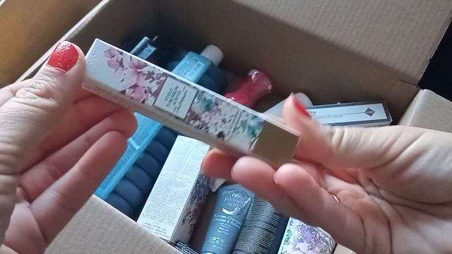 Заказ Эйвон каталог октябрь 2022/Avon Latvija ❤️ TTA The Moments комплект/ Anew Sensetive смотреть онлайн