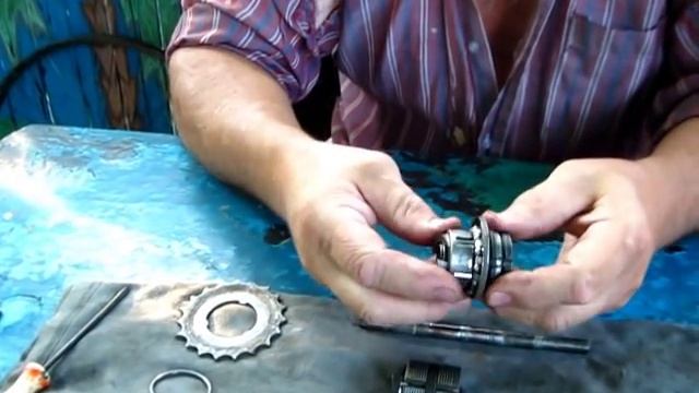 Как правильно собрать, ВТУЛКА ЗАДНЕГО КОЛЕСА СТАРОГО ВЕЛОСИПЕДА смотреть онлайн