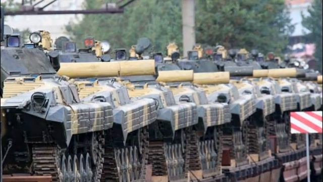 Россия перебрасывает в Беларусь танки и военную технику! Прибудут 170 танков и 200 боевых машин! смотреть онлайн