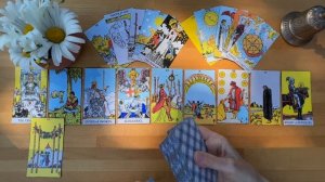 Нужна ли я ему, или это моя фантазя? О чем он молчит, какие у него планы? Его мысли, чувства #Колен