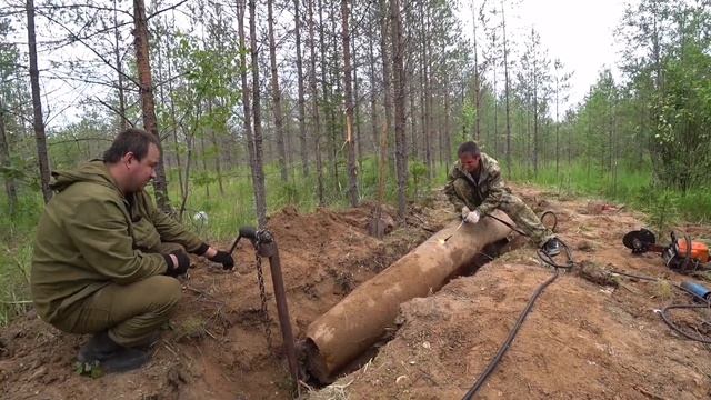 Как два чудика трубу доставали из земли. Металлокоп смотреть онлайн