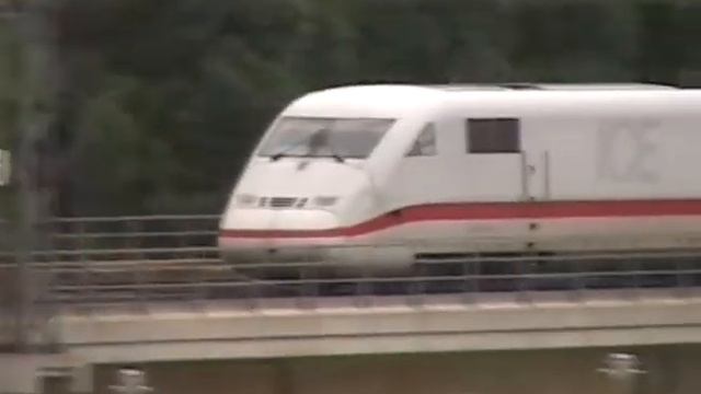 ICE @ BERLIN HBF смотреть онлайн