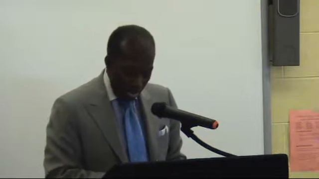 Emergency Financial Manager Roy Roberts Talks to Parents смотреть онлайн