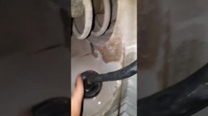 Вода под ковриком калина...