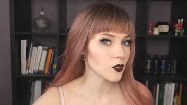 Trimming The Bangs On A Synthetic Wig смотреть онлайн