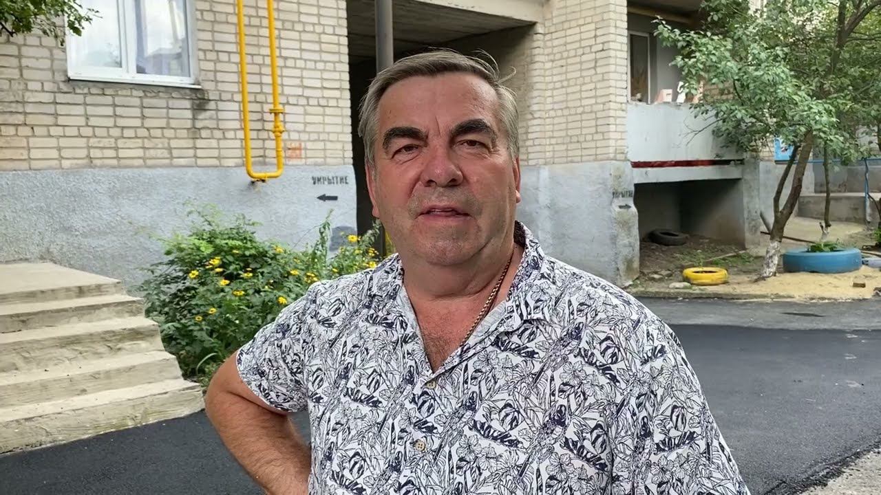 ЗАВЕРШАЮЩИЙ ЭТАП РАБОТ ПО РЕМОНТУ АСФАЛЬТИРОВАНИЮ ТРОТУАРА ВО ДВОРЕ ДОМА УЧАСТНИКА СВО СЕРГЕЯ ШРАМКО смотреть онлайн