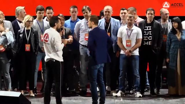 Петр Чернов меряется ... на конференции в Роза Хутор смотреть онлайн