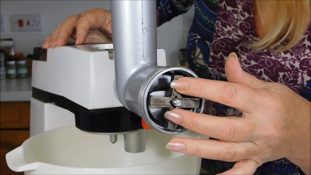 How to attach mincer or meat grinder to a kenwood chef смотреть онлайн