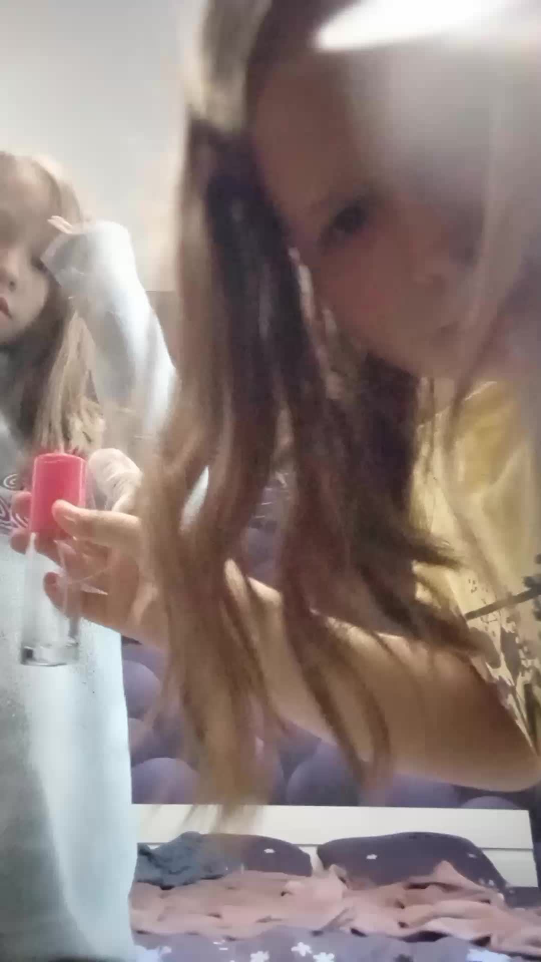 играем в дочки матери 2часть смотреть онлайн