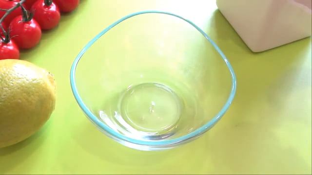 САЛАТ С КОРОЛЕВСКОЙ КРЕВЕТКОЙ И ГОРЧИЧНОЙ ЗАПРАВКОЙ. Salad with king prawns and mustard dressing. смотреть онлайн