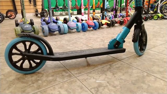 Разные системы складывания у городских самокатов. Tech team, Ridex смотреть онлайн