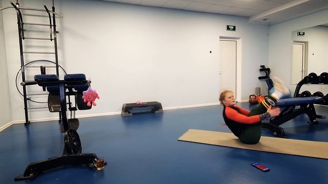 Простая кроссфит тренировка "777 на 7" - предновогодние воскресные бёрпи и кубики пресса) смотреть онлайн