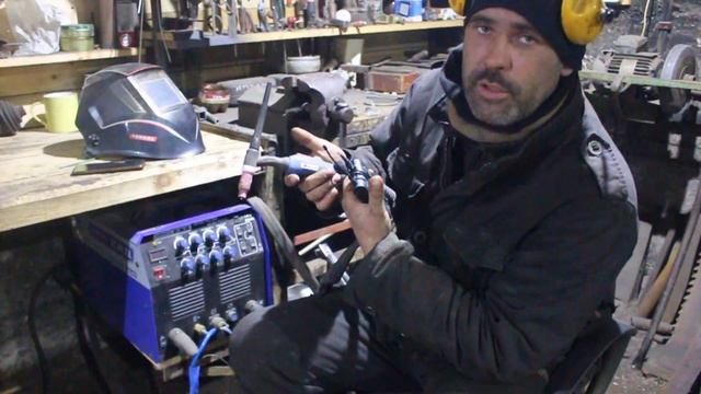 Аппарат аргонодуговой сварки Aurora PRO INTER TIG 200 AC/DC PULSE обзор для новичка TIG СВАРКА смотреть онлайн