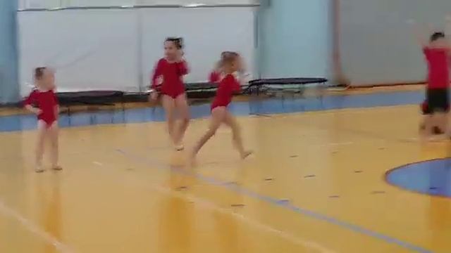 юные акробаты. 5 лет смотреть онлайн