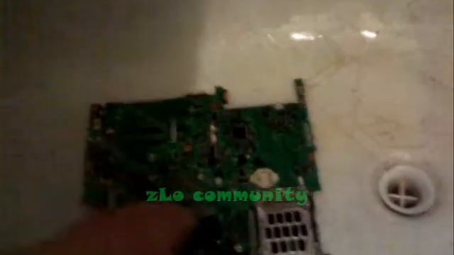 Laptop in the shower как помыть ноутбук в душе How to Clean a Laptop Spill смотреть онлайн