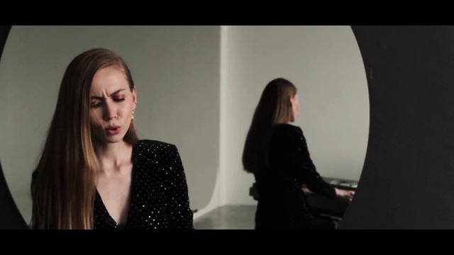Мария Чайковская - В комнате цветных пелерин [Acoustic Version by Yana Chernysheva] смотреть онлайн