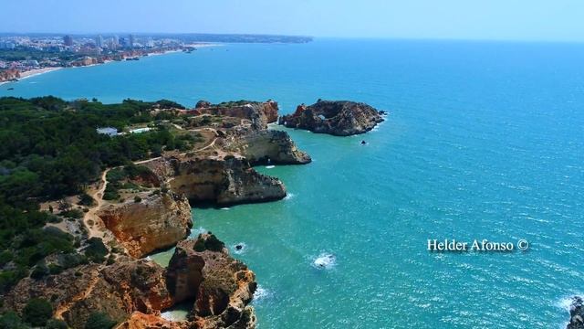 Três Irmãos - Alvor ?️ Prainha - João de Arens Beach aerial view - Algarve - 4K Ultra HD смотреть онлайн