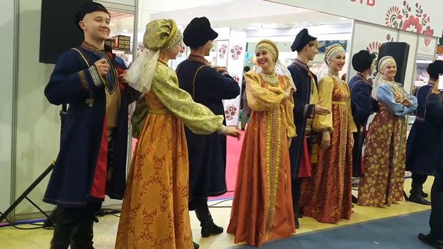 Русская народная песня "Коробушка". На открытии XXX выставки-ярмарки «ЛАДЬЯ. Зимняя сказка-2021» смотреть онлайн