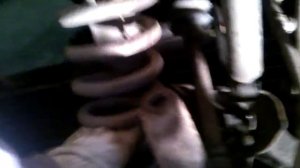 снятие передней пружины  ВАЗ 2121 нива