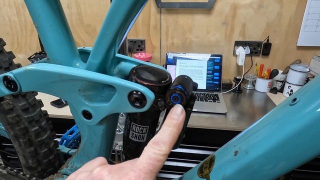 Brand new GT Sensor Carbon LE Tech Check смотреть онлайн