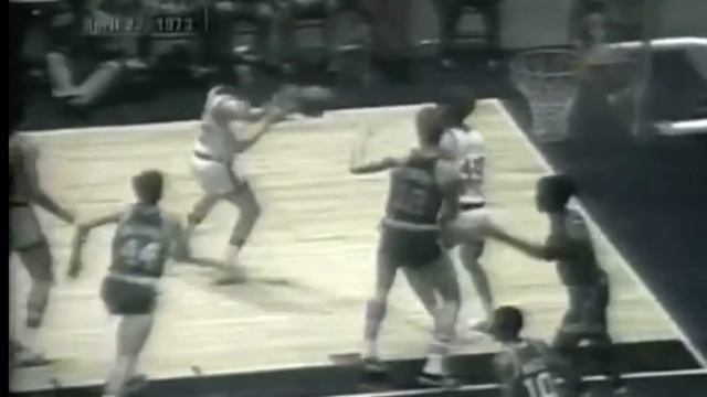 Marv Albert even says “YES!” in 1973 смотреть онлайн