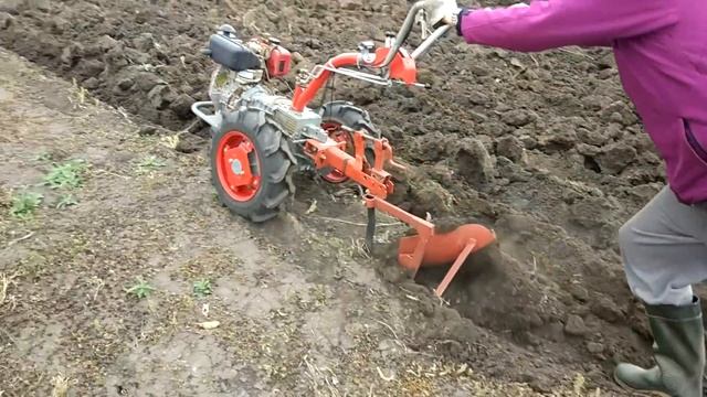 Распашка огорода мотоблоком Мотор Сич МБ-6Д 2017г. смотреть онлайн
