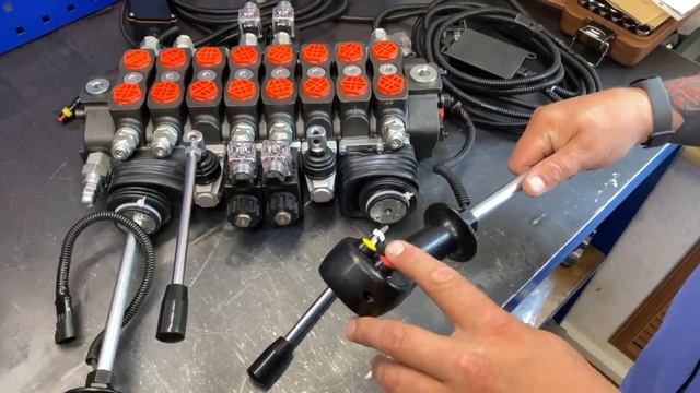 Гидрораспределитель с джойстиком и электро секциями под экскаватор либо телегу с манипулятором смотреть онлайн