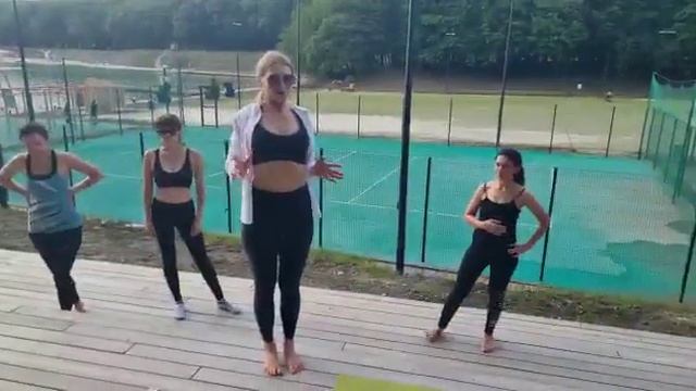 Подробно поза "Собака мордой вниз" разбор смотреть онлайн