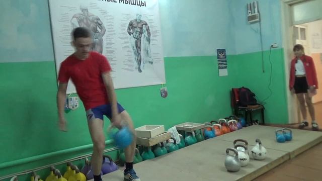 Гиревой спорт.Махи гирей 28кг: 100/100раз, разбор упражнения.