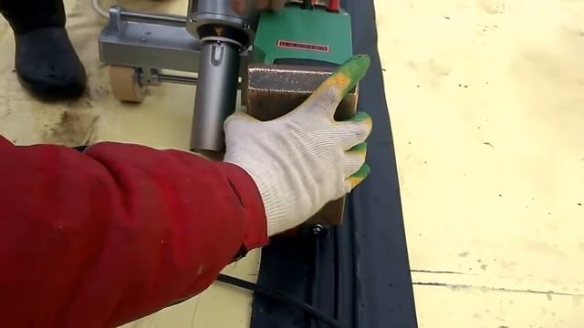 Varimat S для сварки внахлест горячим воздухом полимерных и полимерно битумных кровельных покрытий смотреть онлайн