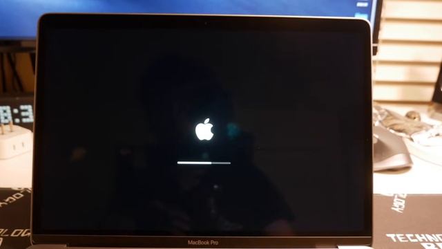 生产力利器？MacBook Pro 2018 13寸乞丐版开箱 18:9