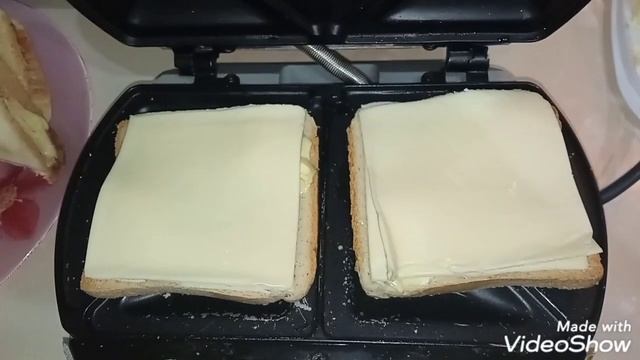 Ангелина приготовила вкусные Сэндвичи на завтрак ?/Виталик и Ангелина смотреть онлайн