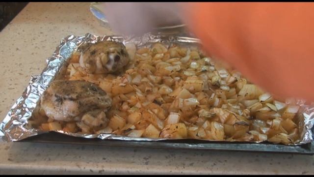 Куриные бедрышки на луковой подушке в духовке смотреть онлайн