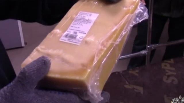 Сыры и мясо из Италии сожгут в печи смотреть онлайн